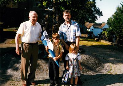 Frederik als Kind in Klein-Vernich - historisches Familienfoto